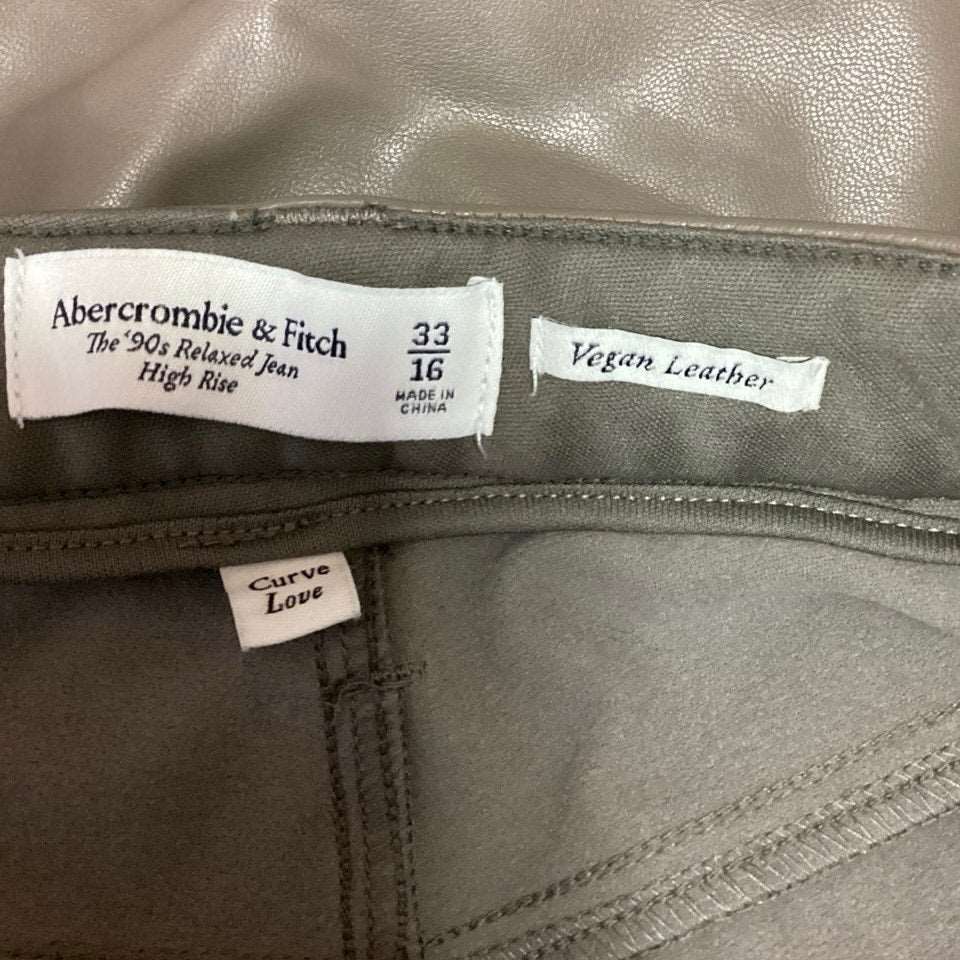 Abercrombie & Fitch Curve Love Vegan Leather Cargo 90s Relaxed High Rise Pant 16 - Image 4