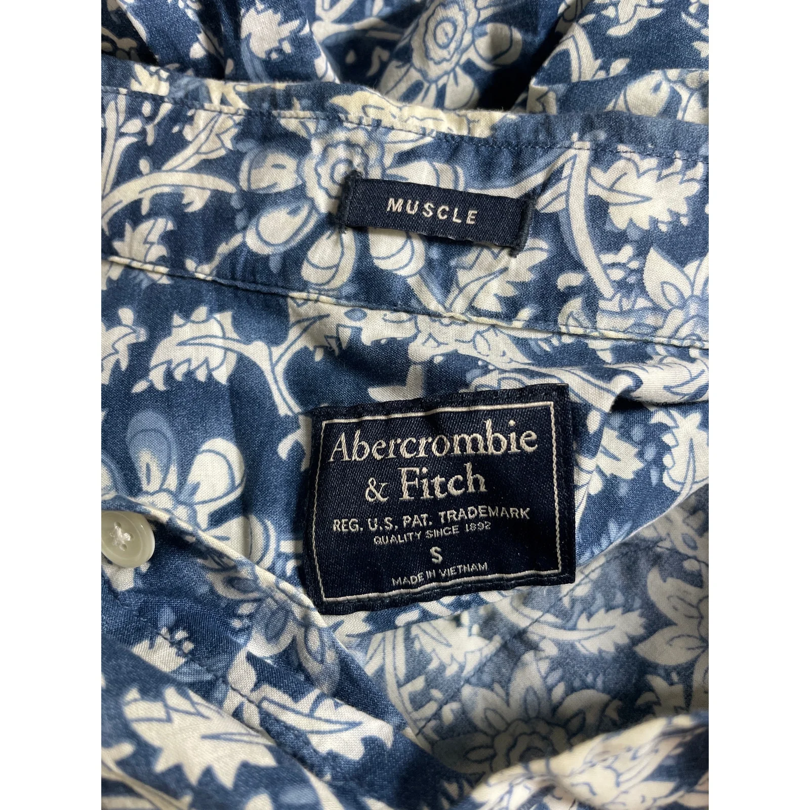 Abercrombie & Fitch Muscle Men's Blue Floral Short Sleeve Button Down Shirt S - Image 5