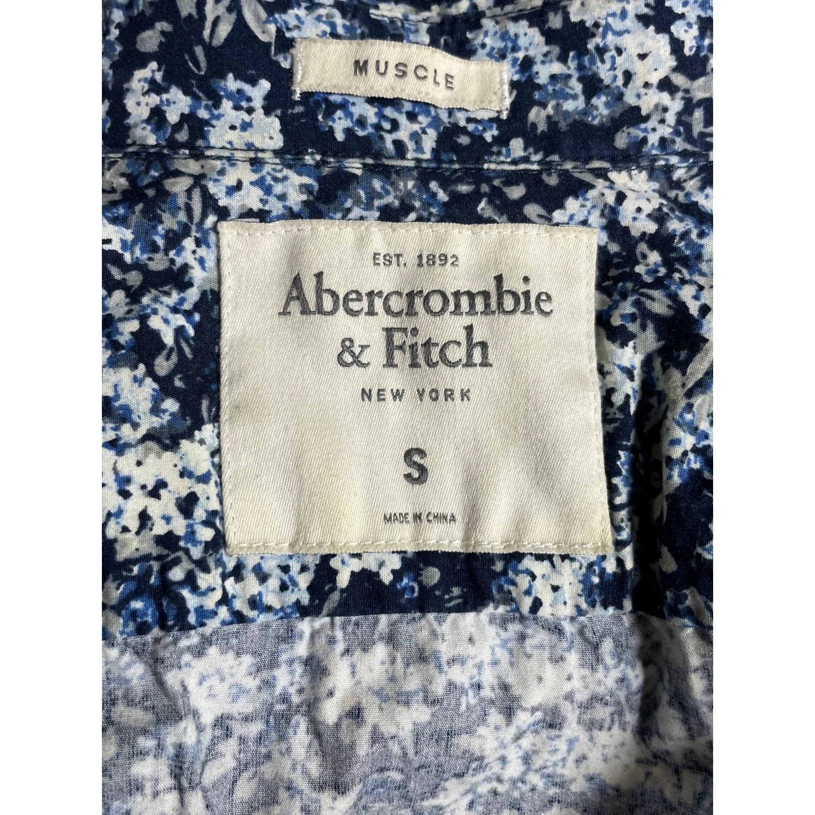 Abercrombie & Fitch Muscle Mens Blue Floral Short Sleeve Button Down Shirt Top S - Image 5