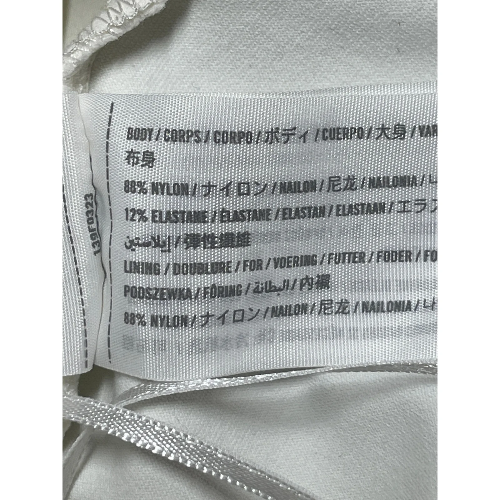 Abercrombie & Fitch White Halter Keyhole Sleeveless Open Back Bodysuit Top Sz M - Image 4