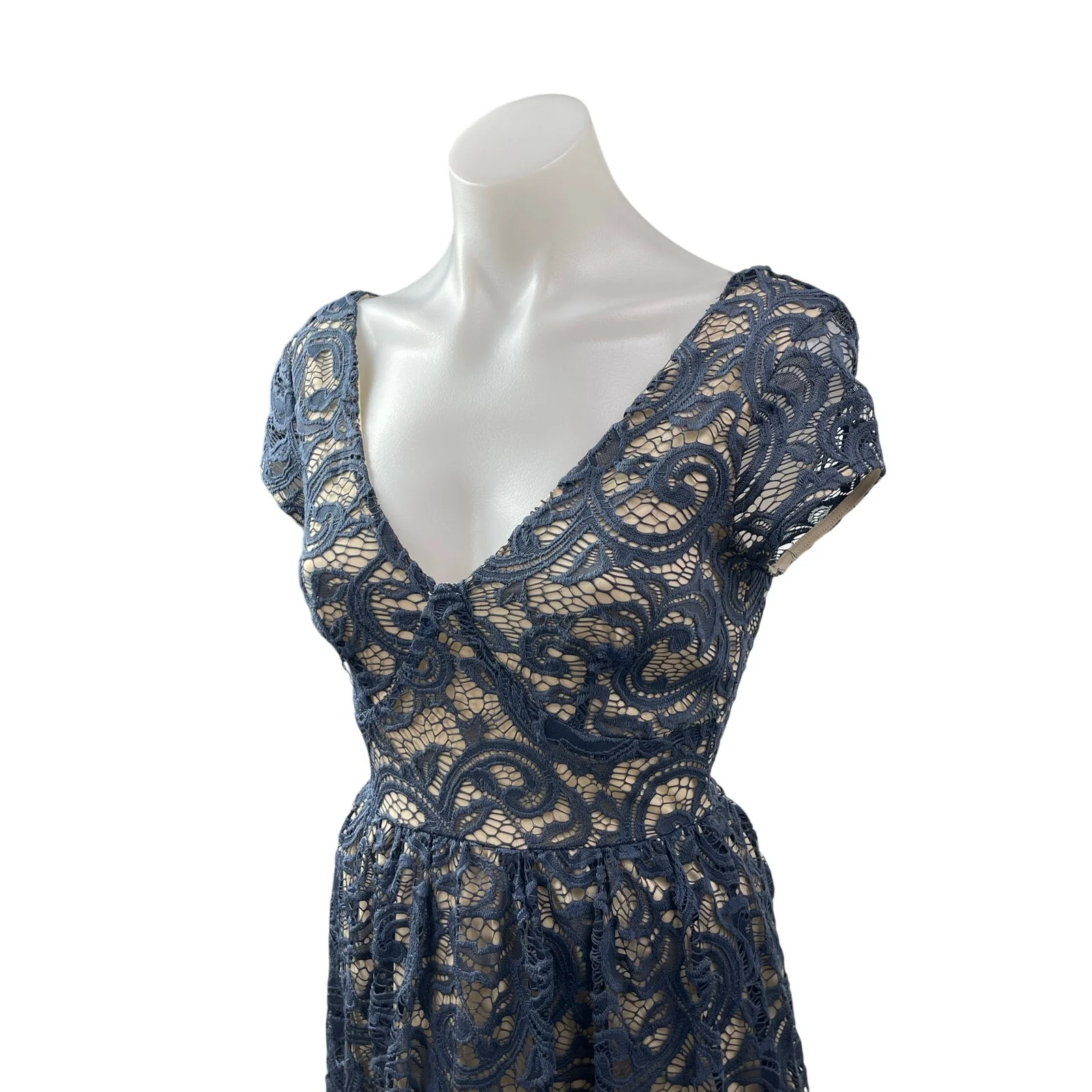 Alya Women's Paisley Lace Overlay V Neck Cap Sleeve Mini Flare A-Line Dress XS - Image 2