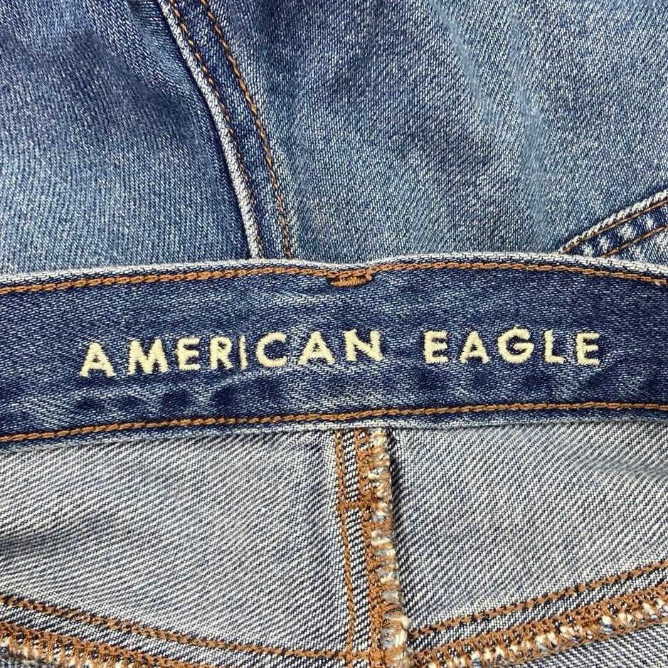 American Eagle Blue 100% Cotton Medium Wash Cuffed Mid Rise Jean Short Size 4 - Image 3
