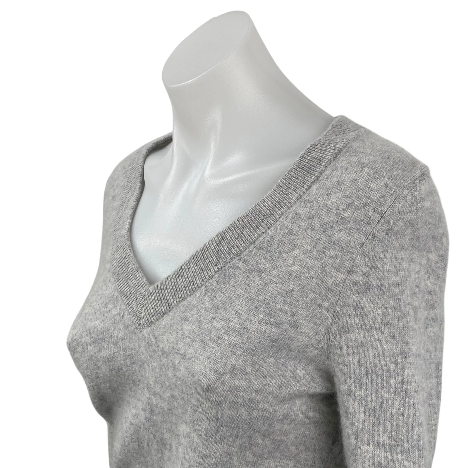 Aqua Women's Gray 100% Cashmere Long Sleeve V Neck Knit Sweater Top Size XS - Image 3
