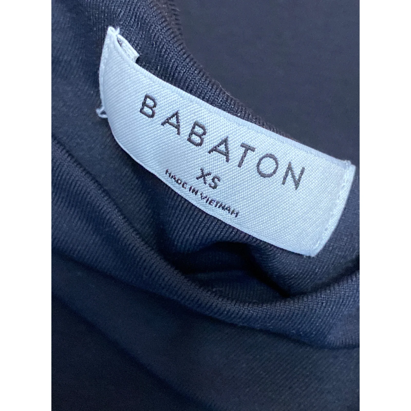 Aritzia Babaton Women's Black Crew Neck Sleeveless Slim Fit Crop Tank Top Sz XS - Image 3