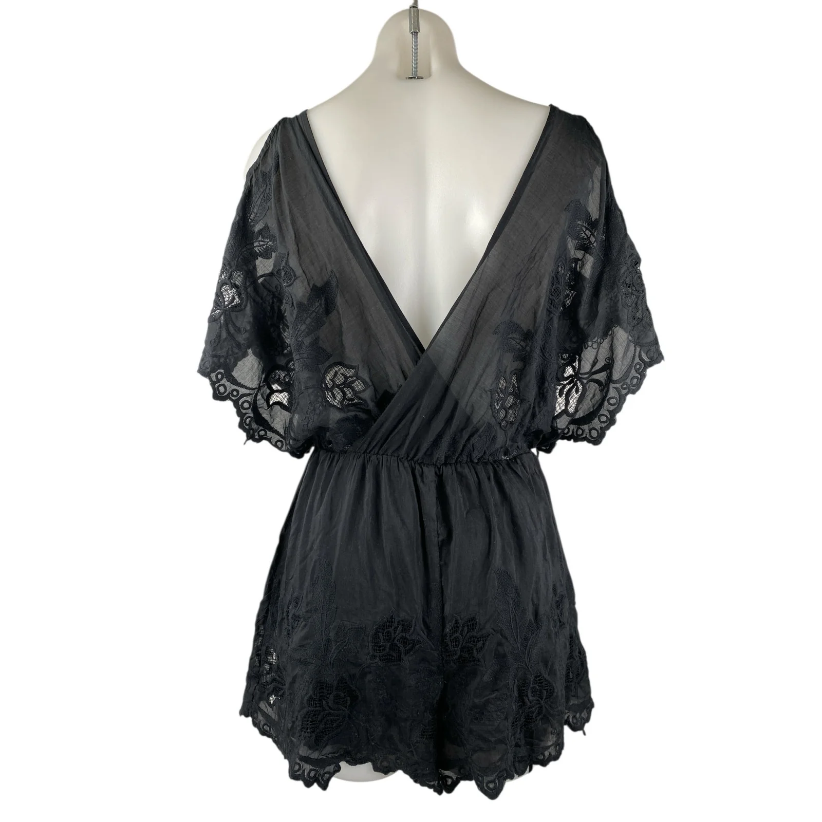 Astr the Label Black Floral Lace Sheer Short Sleeve V Neck Romper Jumpsuit Sz XS - Image 2