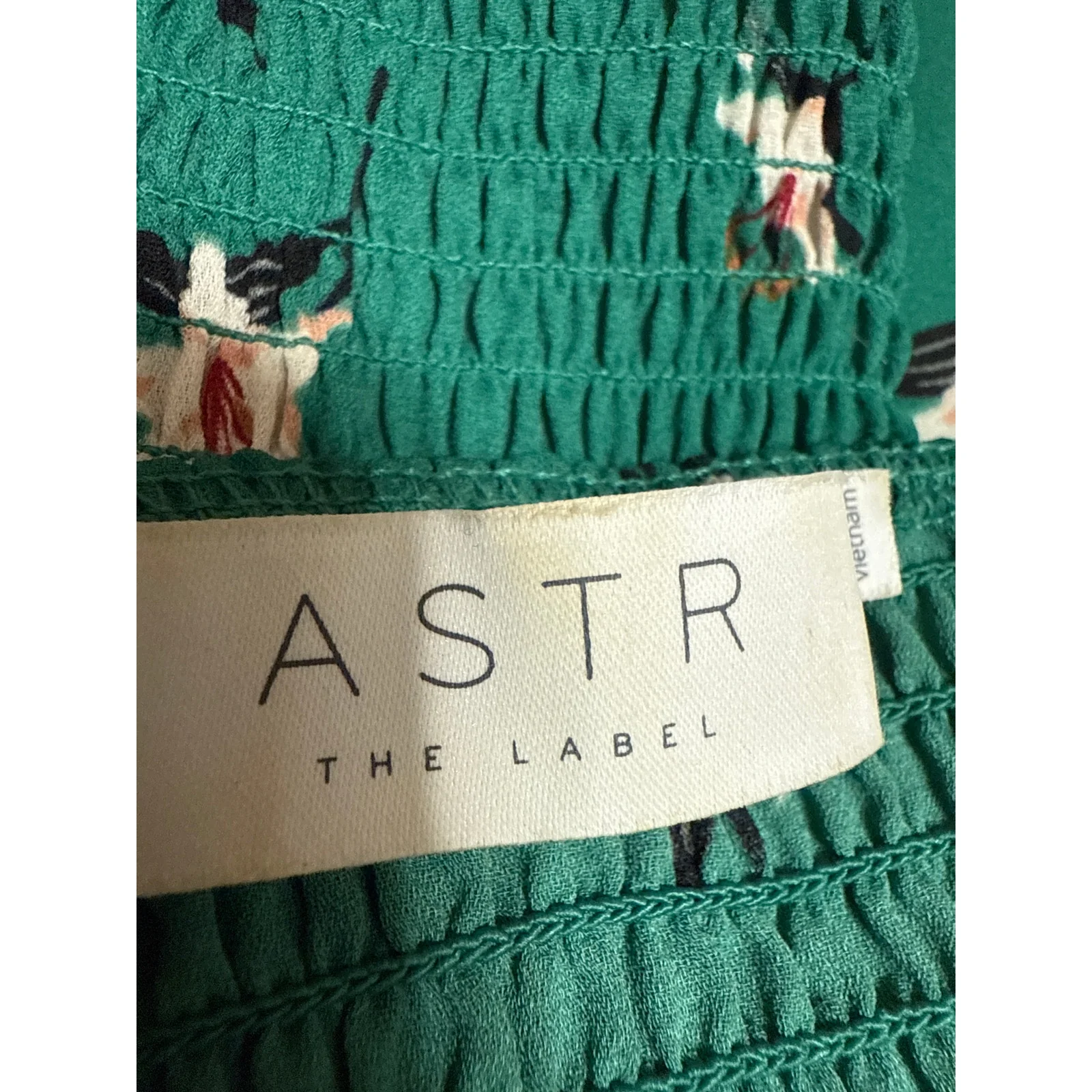 ASTR The Label Green Floral Smocked Sleeveless Cami Camisole Tank Top Size M - Image 3