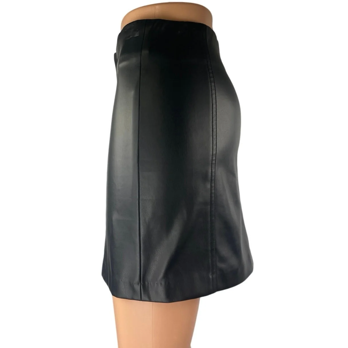 ASTR Women's Black Faux Vegan Leather High Waist Mini Boycon Pencil Skirt Sz XS - Image 2