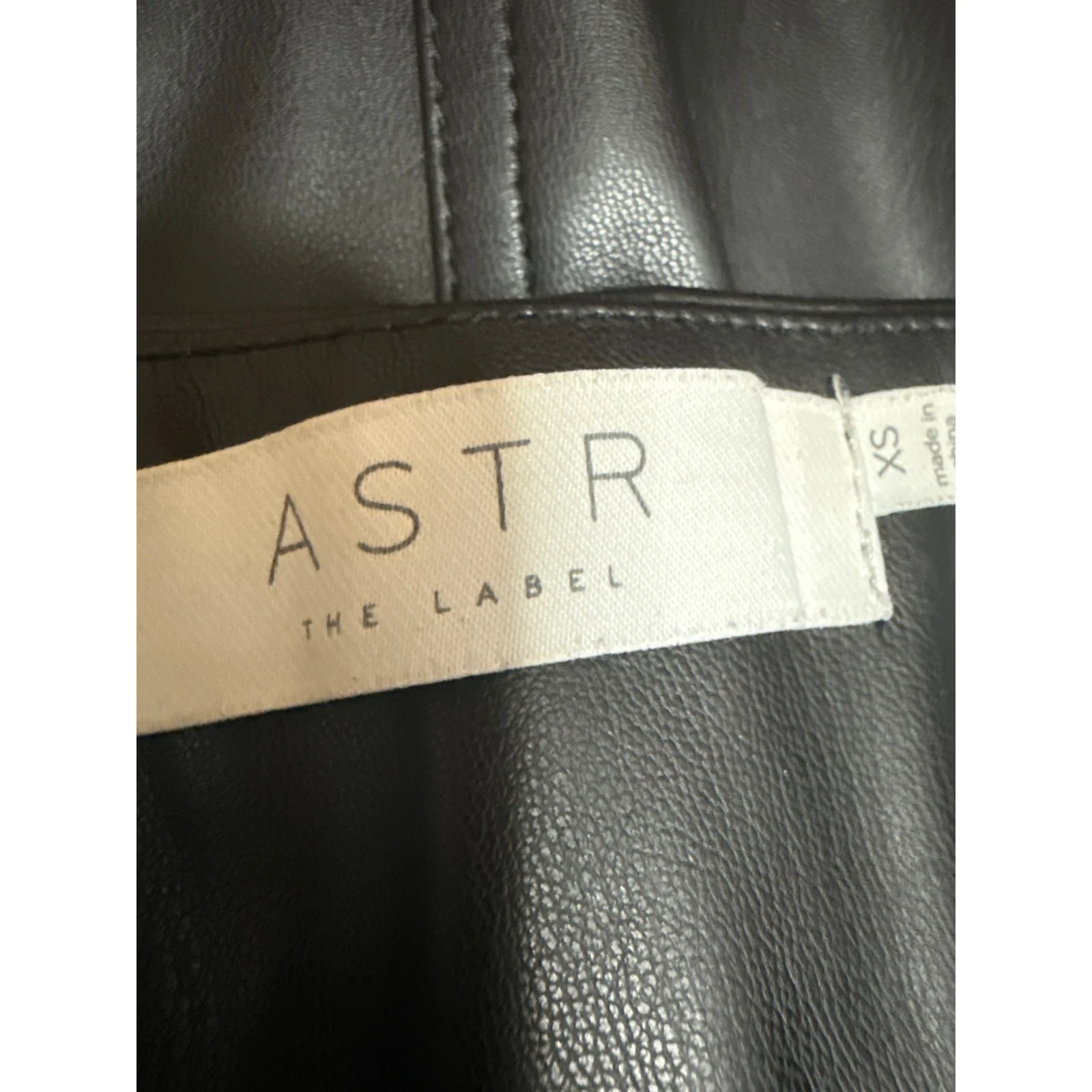 ASTR Women's Black Faux Vegan Leather High Waist Mini Boycon Pencil Skirt Sz XS - Image 4