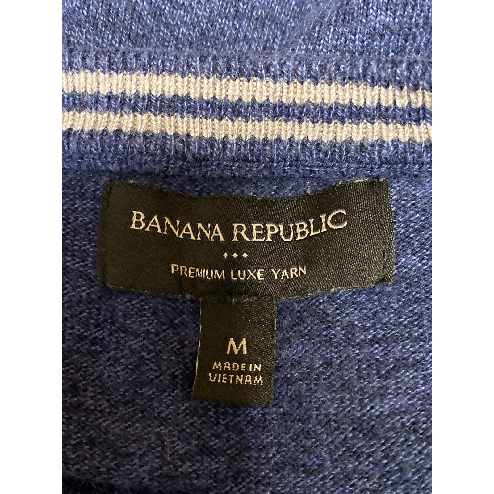 Banana Republic Premium Luxe Yarn Men's Navy Blue Crew Neck Sweater Top Size M - Image 4