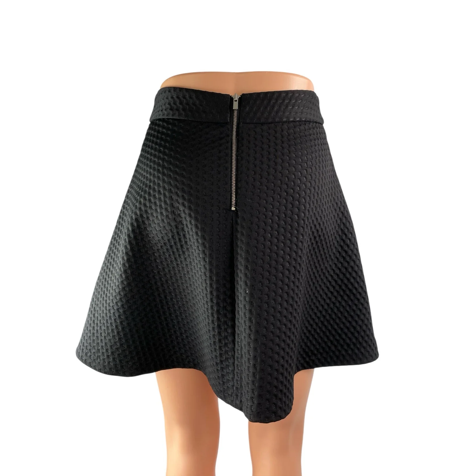 Banana Republic Women's Black Textured High Waisted A Line Mini Skirt Size 0 - Image 2