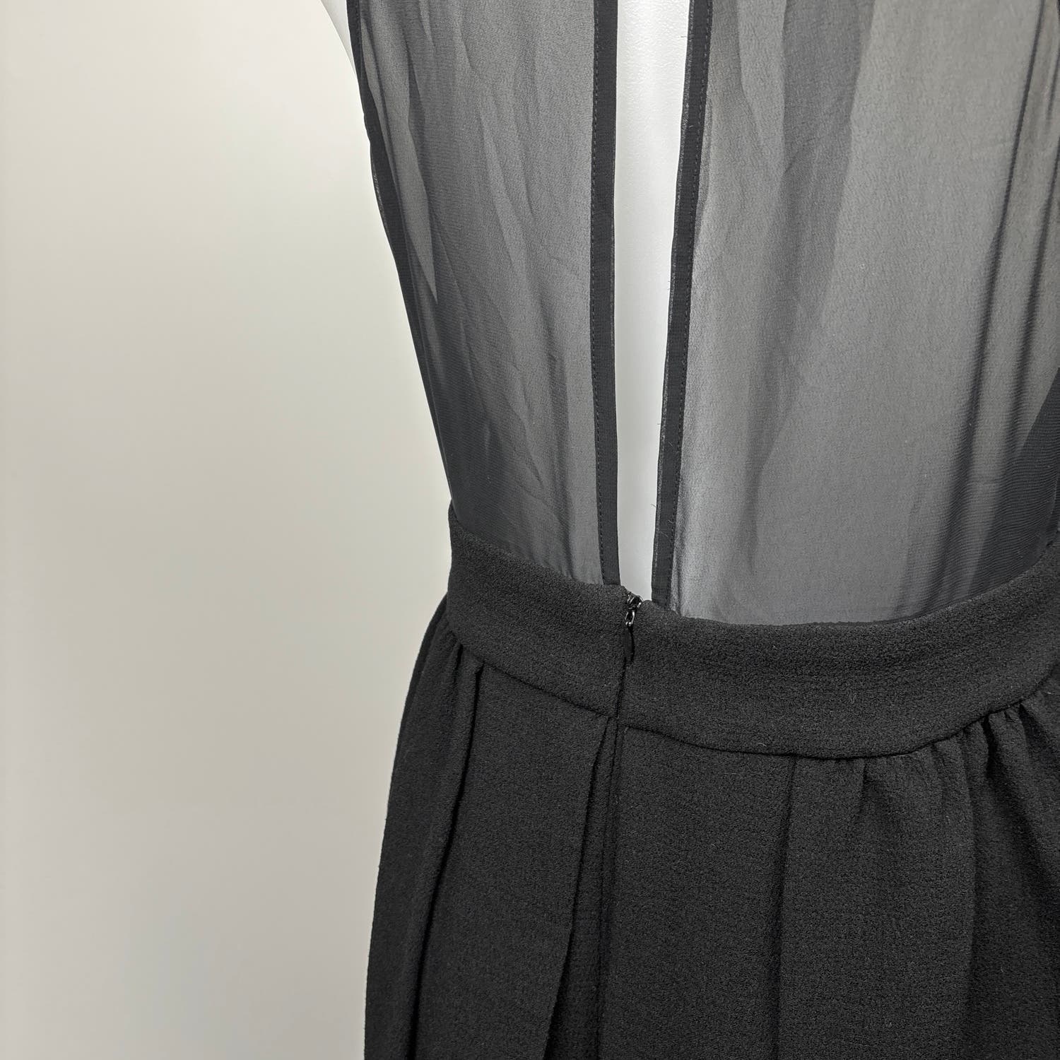 BCBGeneration Women's Black Floral Lace Sheer Mesh Sleeveless Mini Dress Size 6 - Image 5