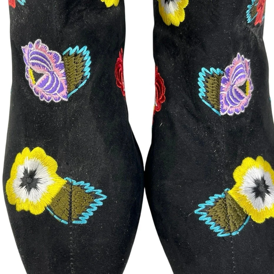 Betsey Johnson Twiggy Black Floral Embroidered Faux Suede Ankle Boots Booties 9M - Image 5
