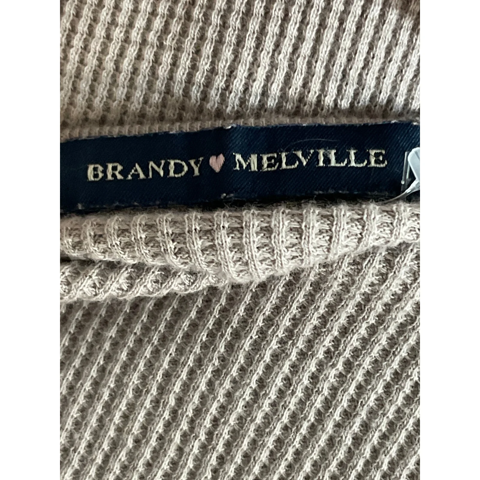 Brandy Melville Beige Taupe Waffle Knit Long Sleeve Henley Thermal Crop Top S/M - Image 5