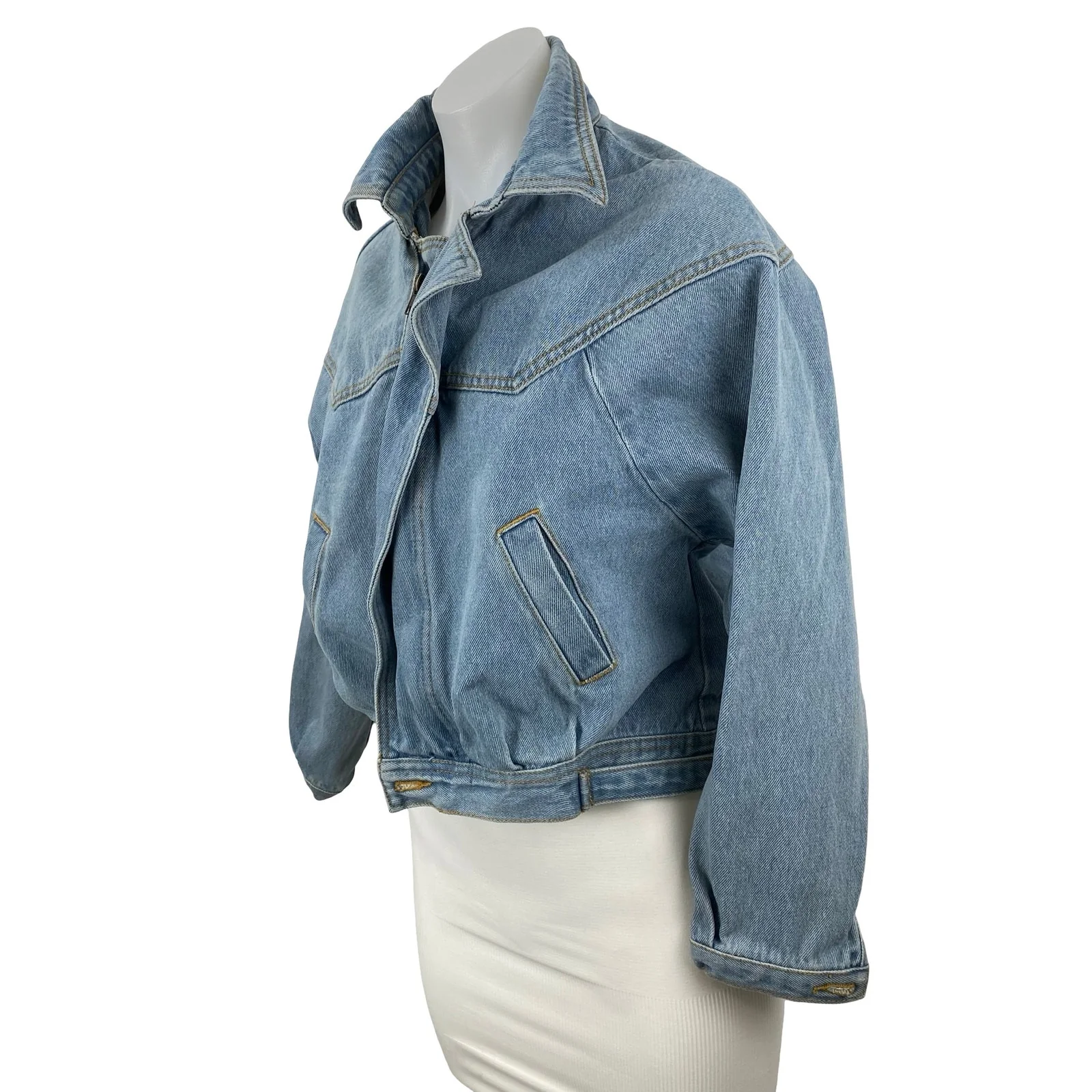 Brandy Melville Women's Collared Long Sleeve Crop Trucker Denim Coat Jacket Sz M - Image 3