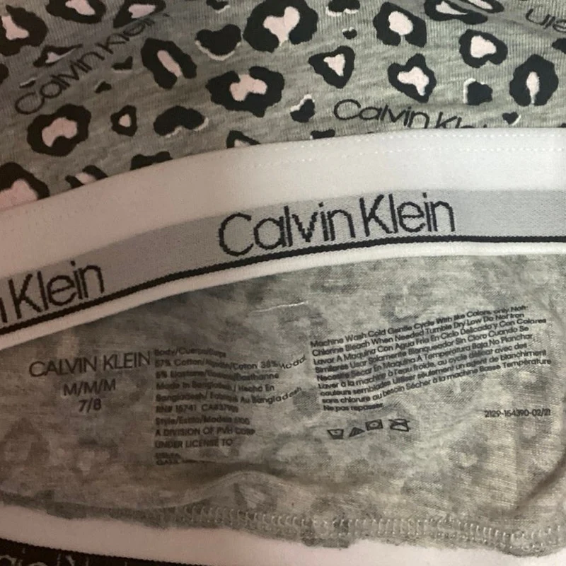 Calvin Klein NWT Gray Leopard Print Spell Out Waistband Sports Bra Top Size M - Image 5