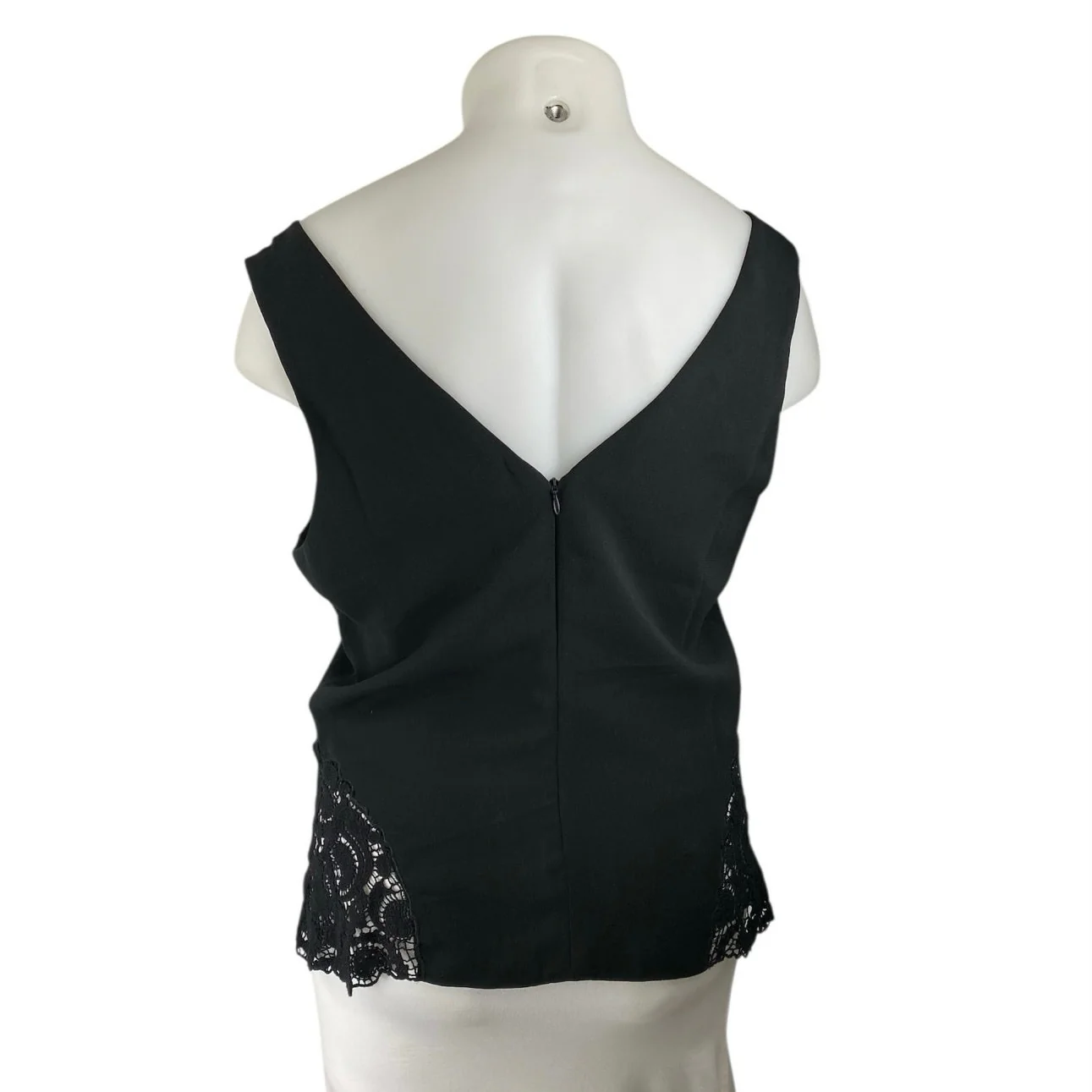 Chelsea 28 Women's Black Sleeveless Lace Inset V-neck Crop Blouse Tank Top Sz XL - Image 3