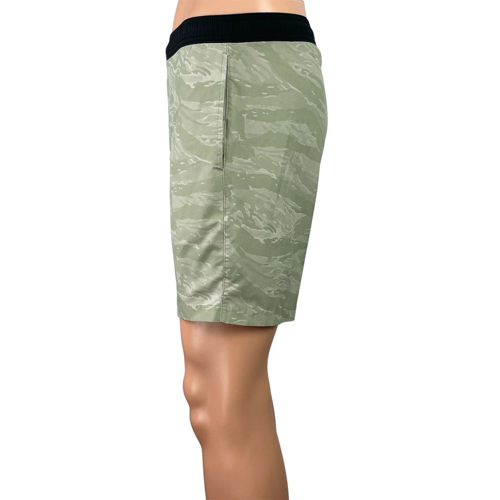 Chubbies Men's Gray Green Camo Camouflage Bermuda Casual Lounge Shorts Size S - Image 2