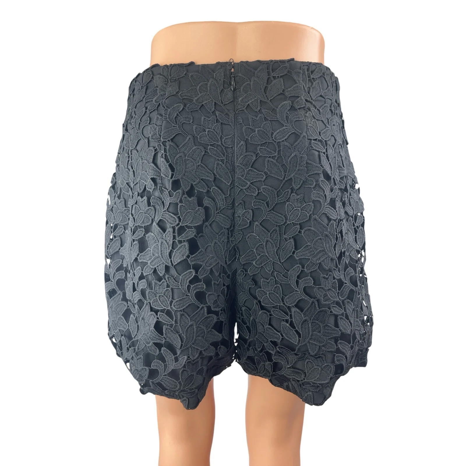 Club Monaco Women's Black Floral Embroidered Lace High Rise Mini Shorts Size 6 - Image 2