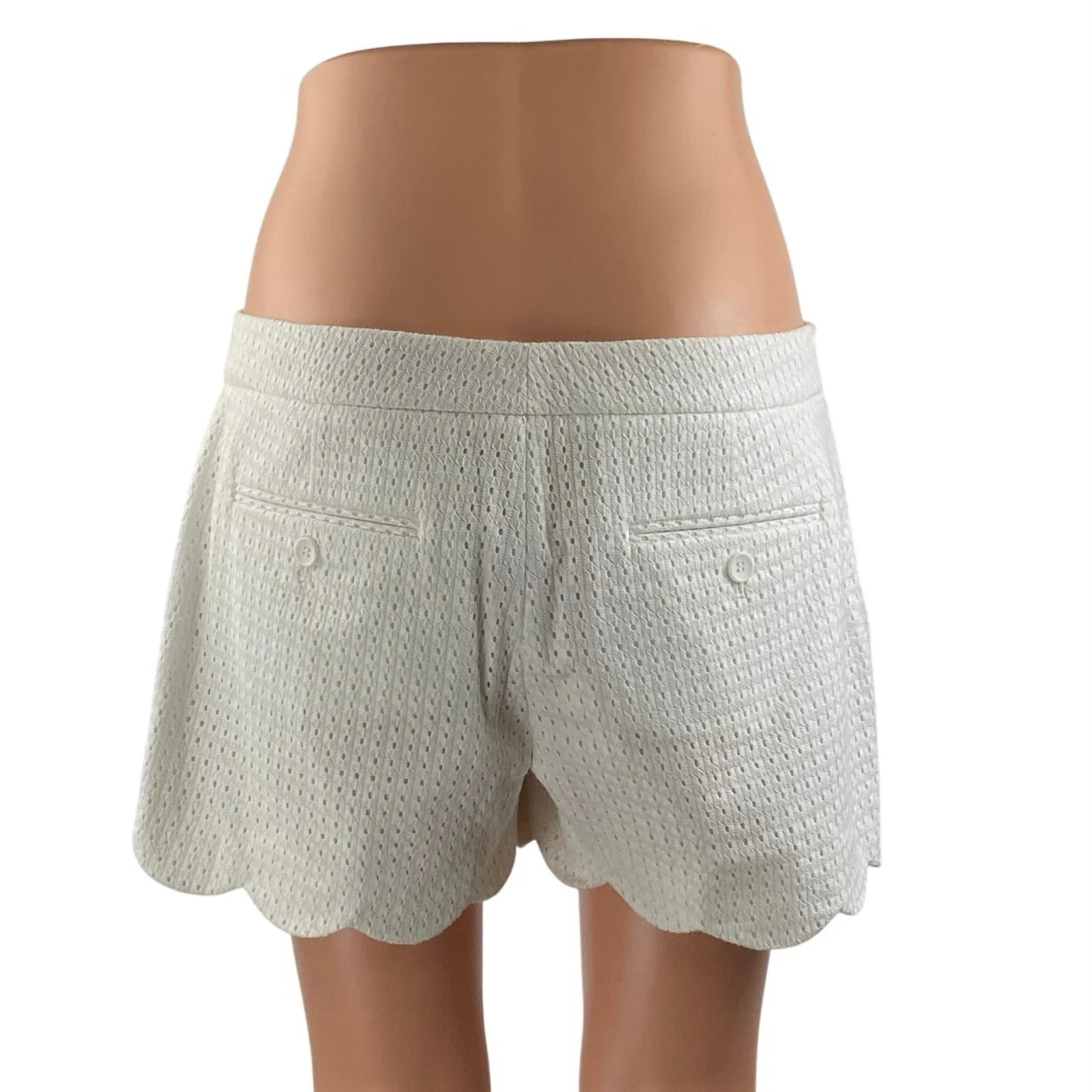 Club Monaco Women's White Eyelet Embroidered Mid Rise Scalloped Mini Shorts 6 - Image 3