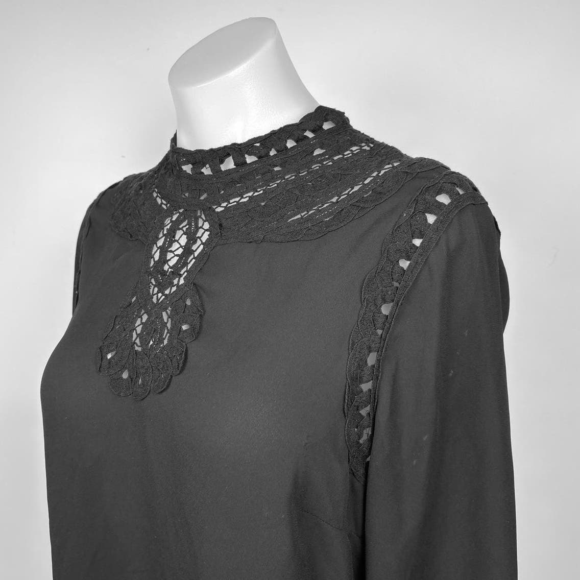 Daniel Rainn Black Boho Lace Eyelet Long Sleeve Mock Neck Blouse Top Sz M - Image 4