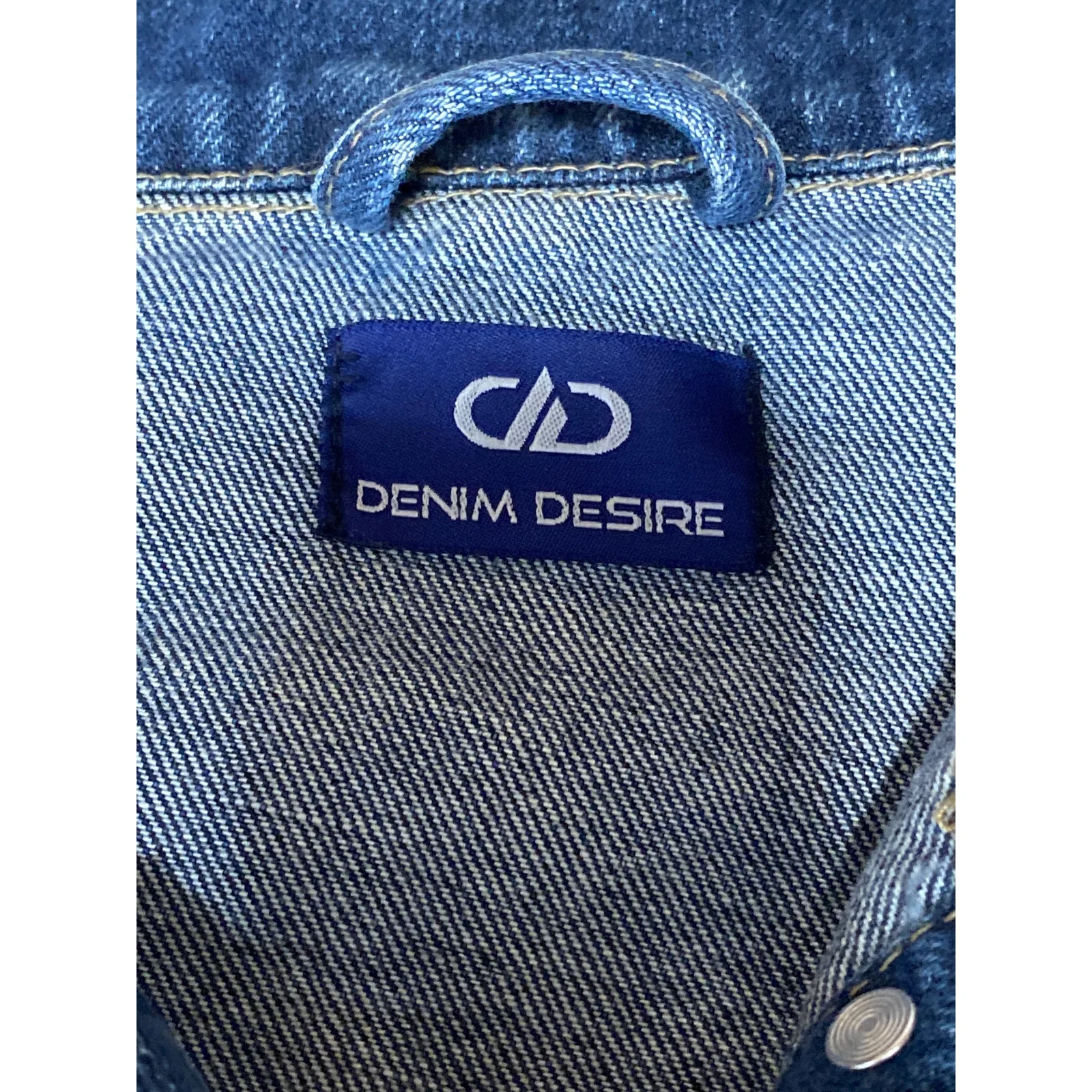 Denim Desire Women's Blue Medium Wash Long Sleeve Button Up Jean Jacket Size L - Image 4