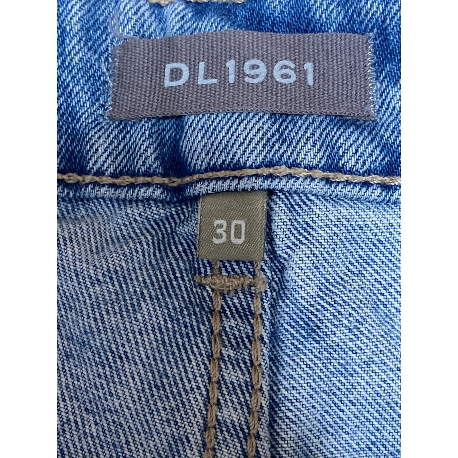 DL1961 Women's Blue Distressed High Waist Frayed Hem Cut Off Denim Shorts Sz 30 - Image 3