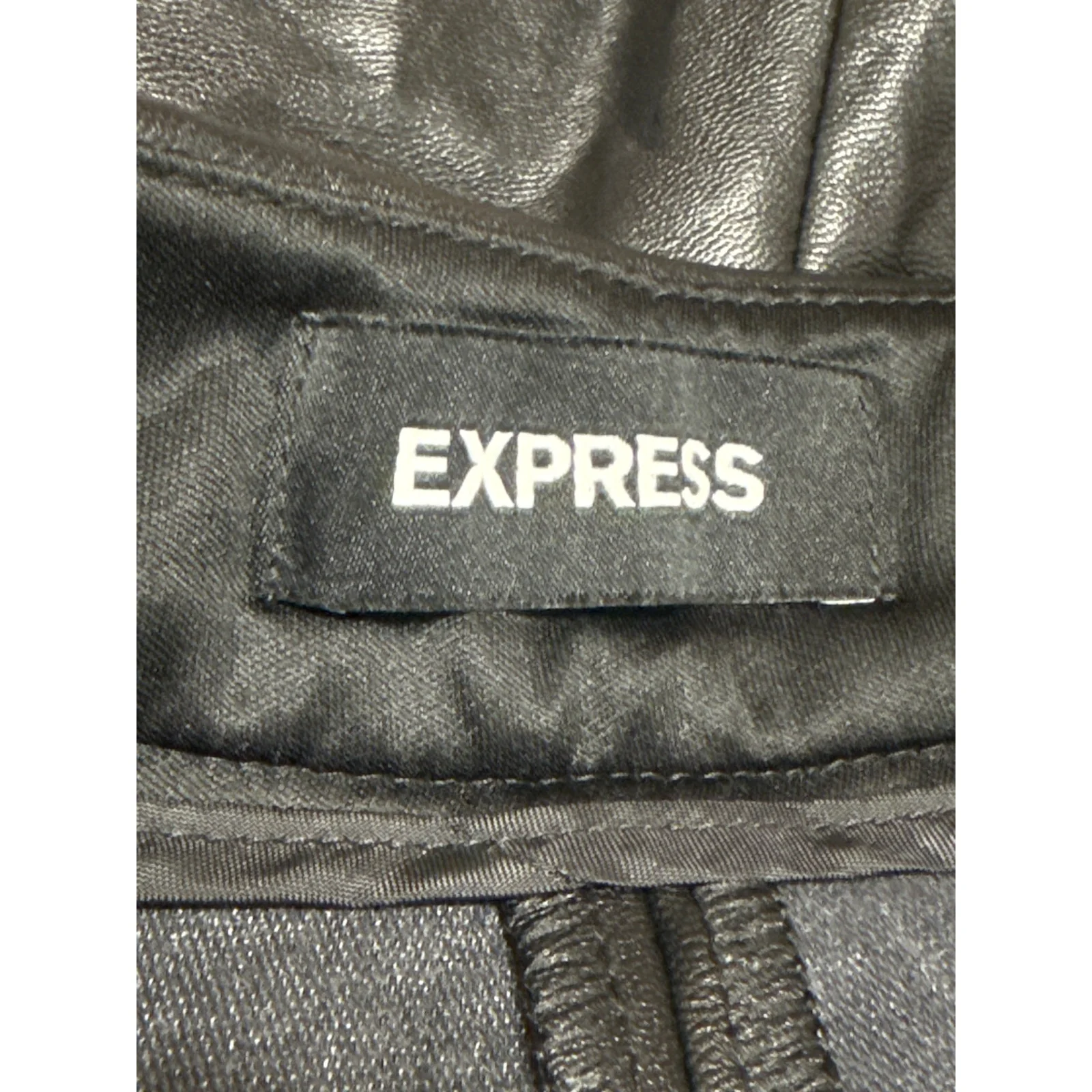 Express Women's Black Faux Leather Vegan Mid Rise Shortie Mini Shorts Size 00 - Image 4