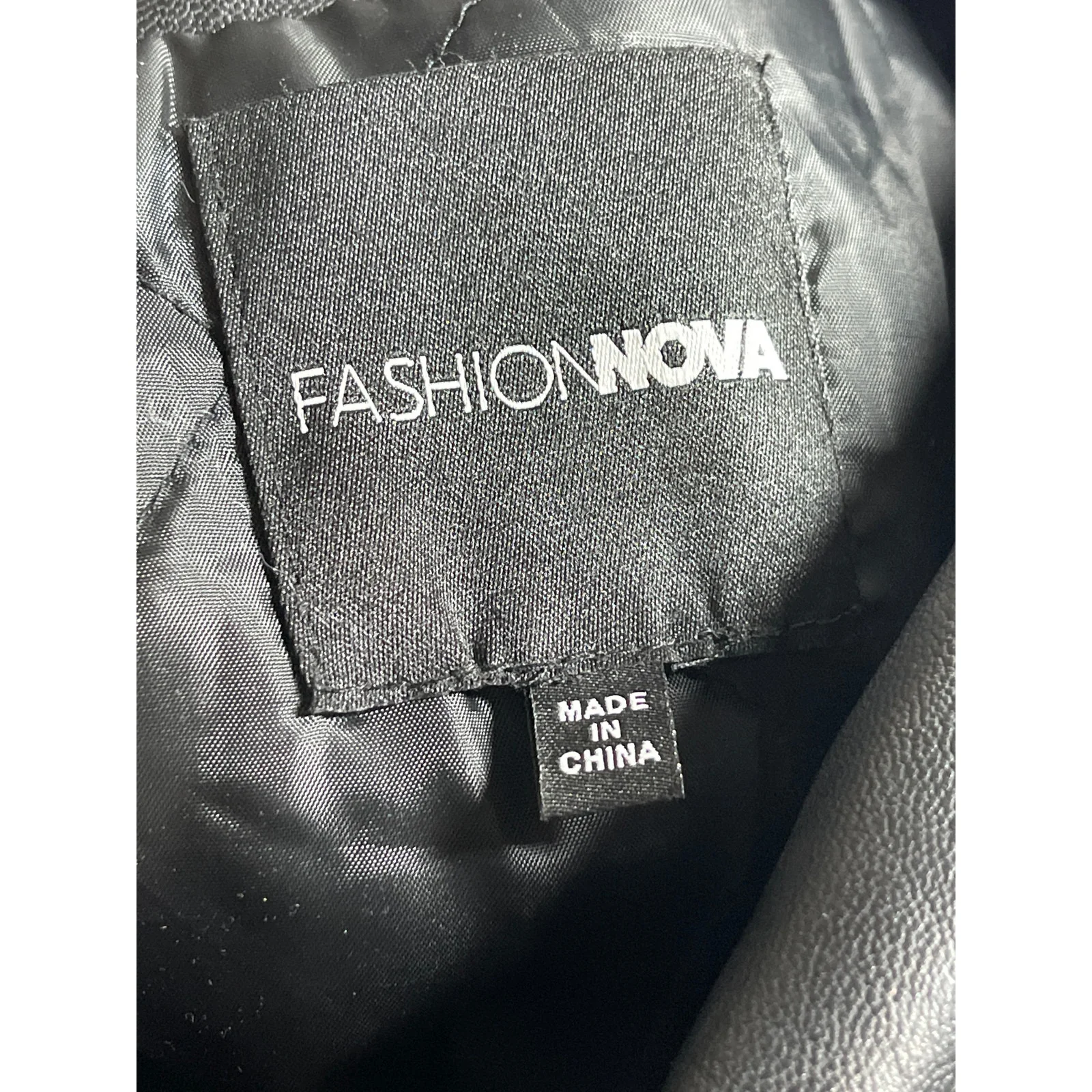 Fashion Nova Oversized Black Embossed Floral Vegan Leather Bomber Coat Jacket M - Image 6