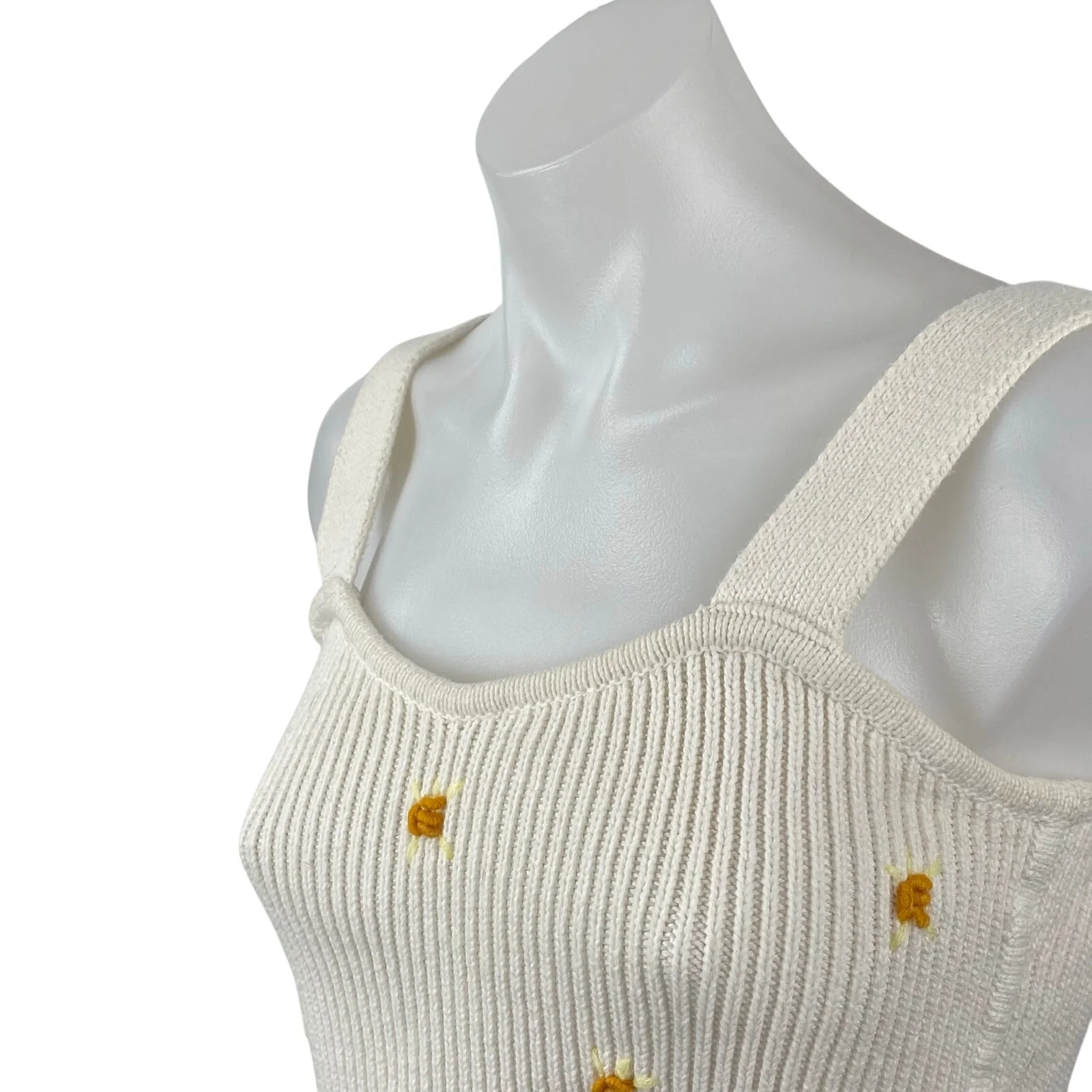 Find Me Now Women's Crochet Floral Embroidered Sleeveless Crop Cami Tank Top S/M - Image 3