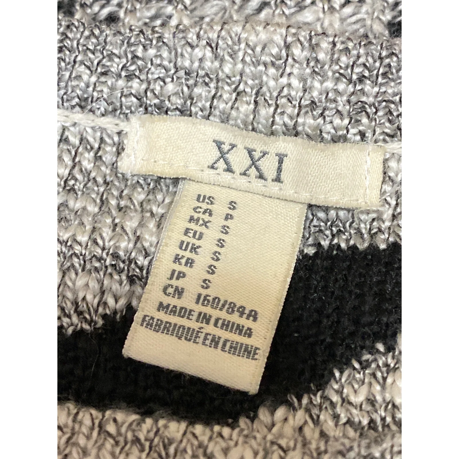 Forever 21 XXI Women's Gray Black Geometric Long Sleeve Knit Sweater Top Size S - Image 3