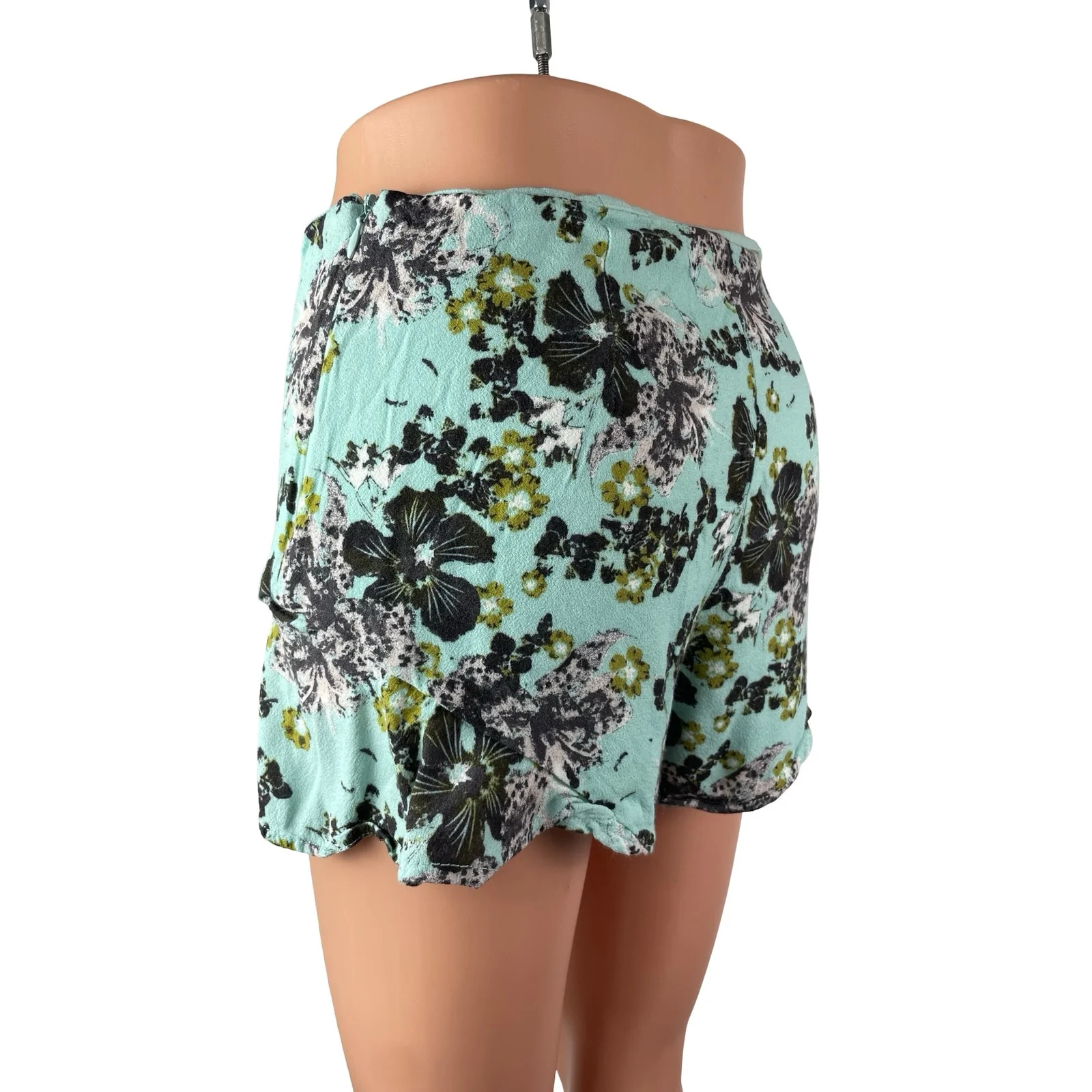 Free People Fiona Women's Green Floral Mid Rise Casual Lounge Flutter Shorts 4 - Image 4