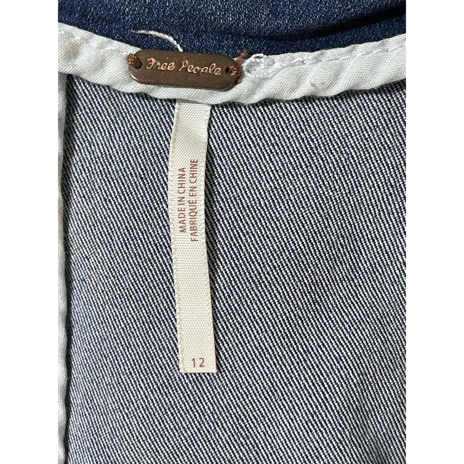 Free People Women's Blue Denim Back Zip Mini Pencil A-Line Jeans Skirt Size 12 - Image 4