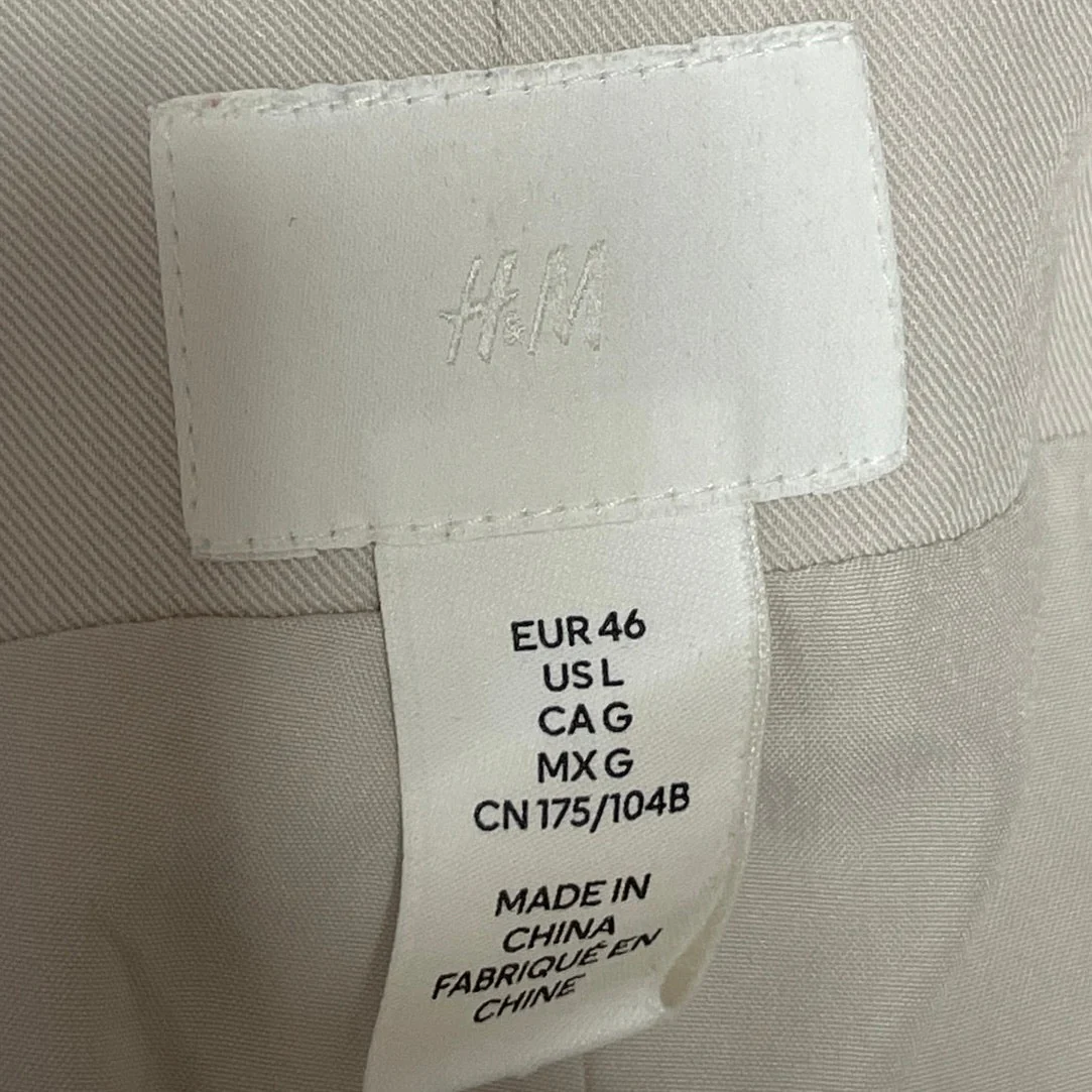 H&M Women's Cream Sleeveless Button Down V Neck Pocket Vest Tank Crop Top Size L - Image 4