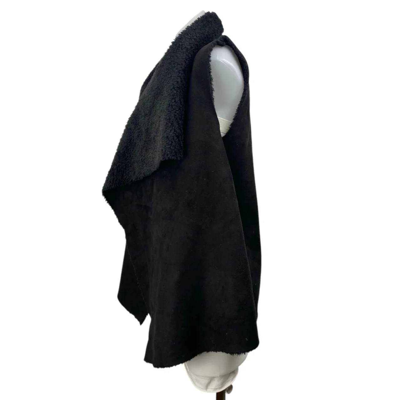 John + Jenn Womens Black Sleeveless Faux Fur Fleece Cardigan Sweater Vest Size M - Image 2
