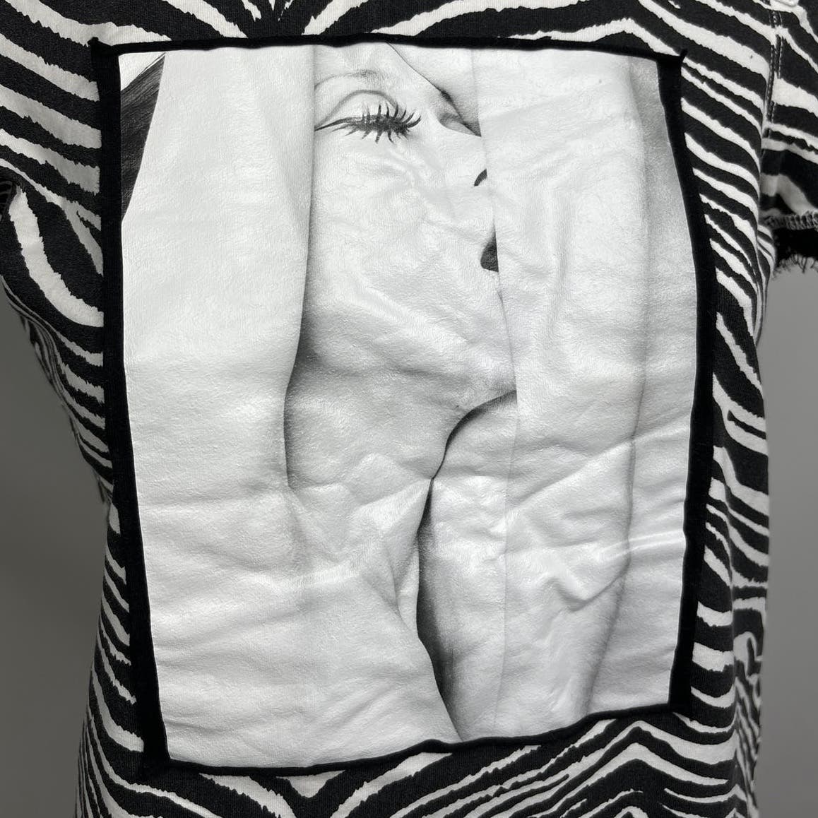 Kishin Shinoyama x Opening Ceremony Black White Zebra Nude Graphic T-Shirt Sz XS - Image 5