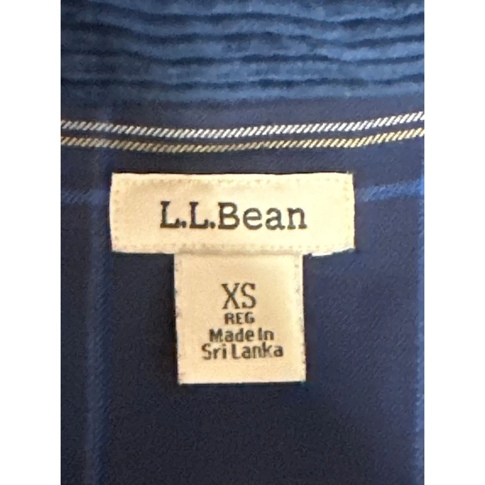 L.L. Bean Men's Blue Corduroy Velvet Velour Long Sleeve Button Down Shirt Top XS - Image 3