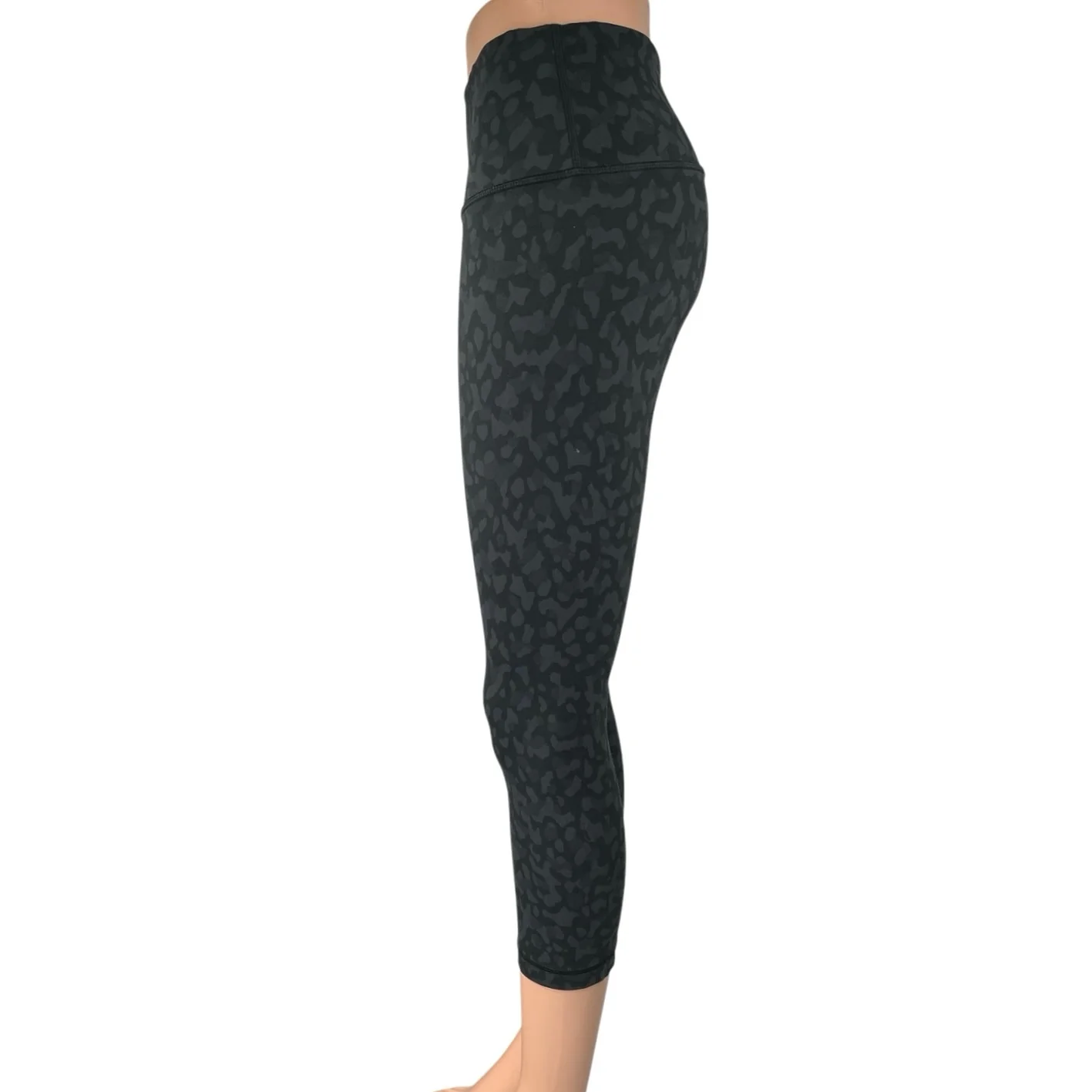 Lululemon In Movement Gray Camo Camouflage Mid Rise Crop Tight  Leggings Pants 4 - Image 2
