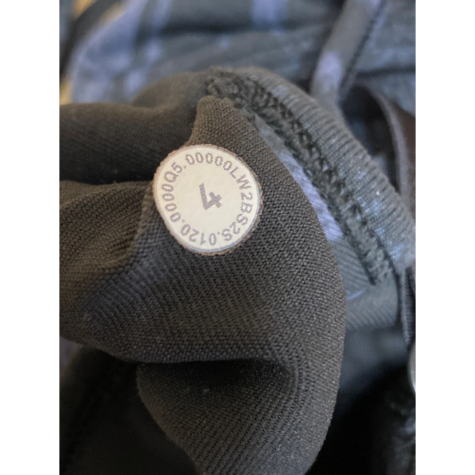 Lululemon Women's Black Yoga Workout Running Athletic Sports Bra Crop Top Size 4 - Image 6