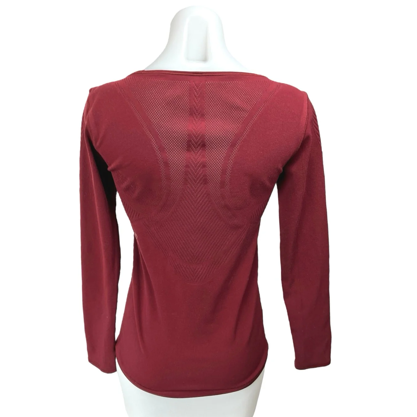 Lululemon Women's Red Scoop Neck Mesh Workout Long Sleeve Athletic Top Size 4 - Image 2