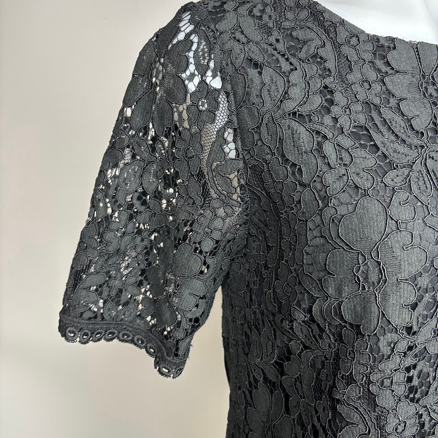 Marisa & Marie Black Italian Floral Lace Short Sleeve Shift Mini Dress Size M - Image 5