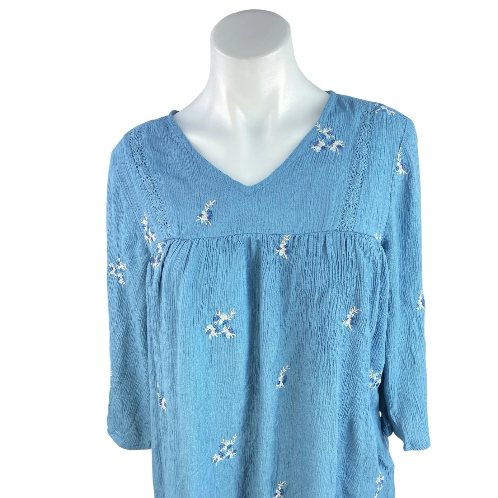 Max Blue Floral Embroidered Crochet Half Sleeve V Neck Babydoll Blouse Top Sz M - Image 3
