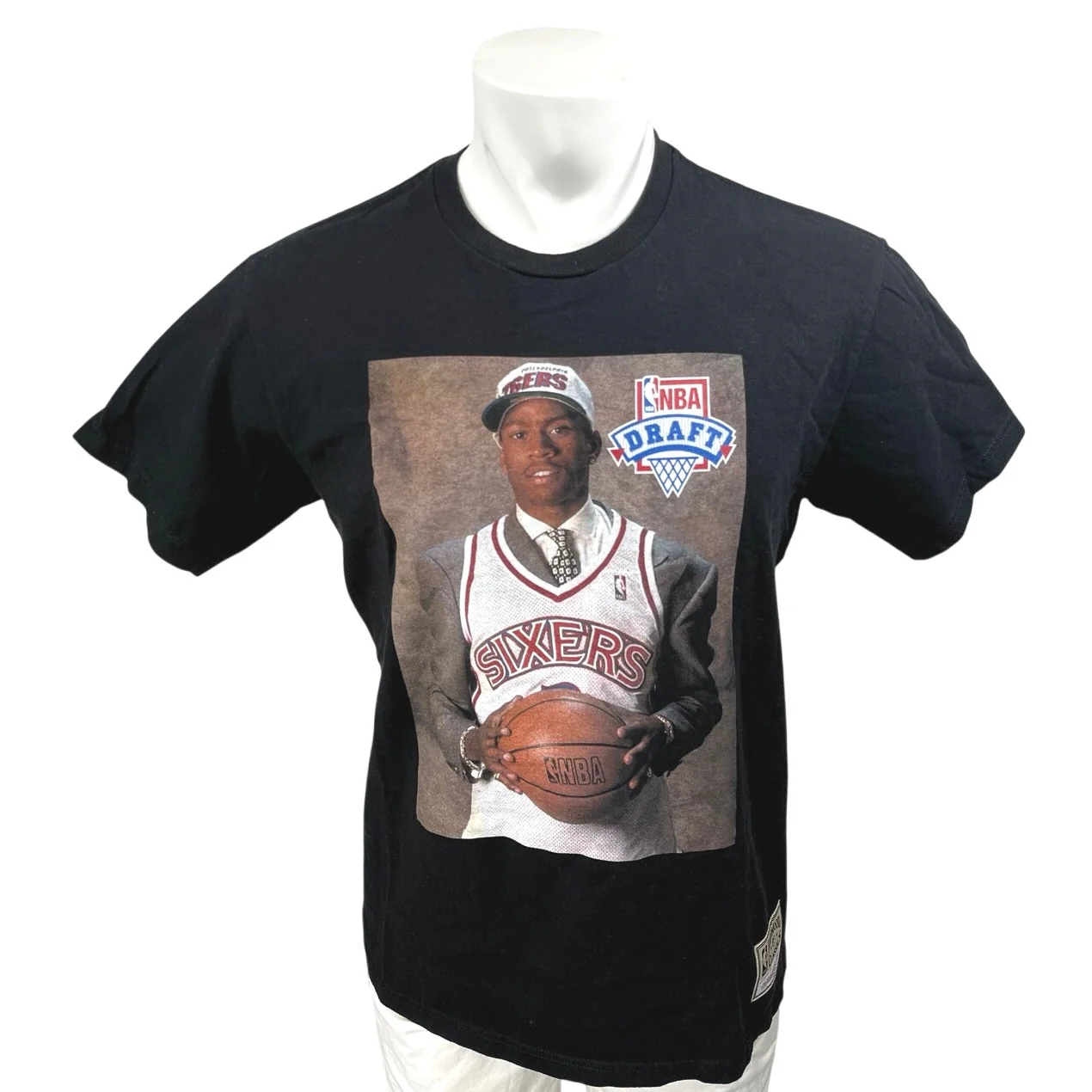 Mitchell & Ness Mens Black Allen Iverson Sixers 1996 NBA Draft Tee T-Shirt Top M