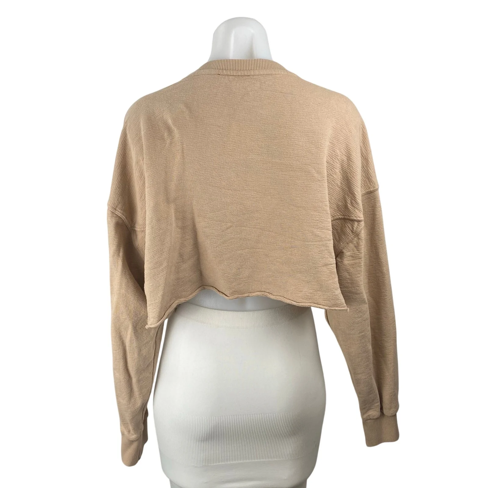 Mono B Women's Tan Crew Neck Knit Long Sleeve Cropped Sweatshirt Top Size M - Image 4