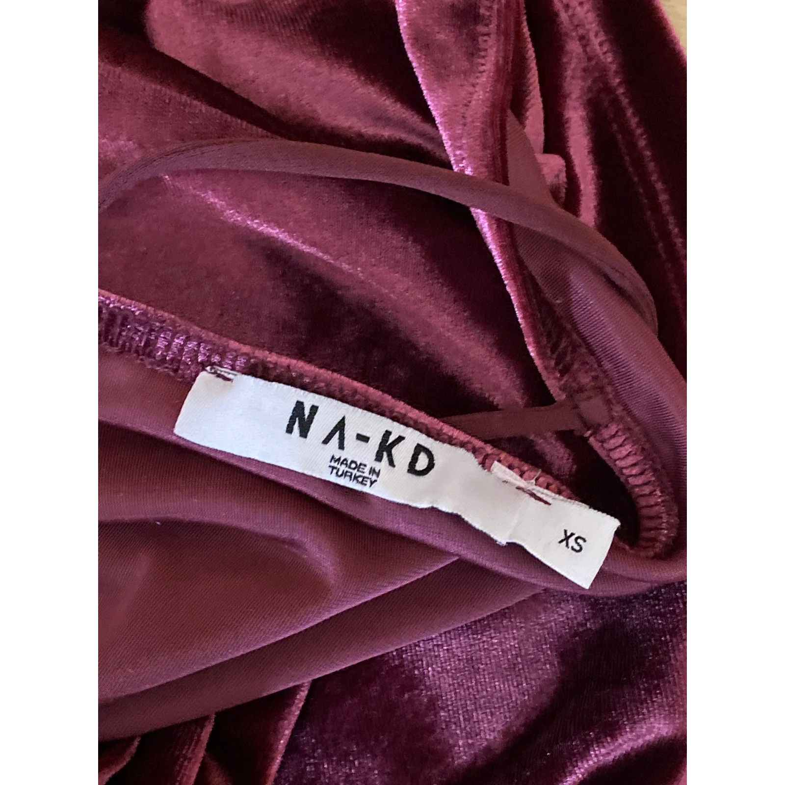 NA-KD Maroon Velvet Velour Sleeveless Cami Camisole Cowl Neck Crop Tank Top XS - Image 4