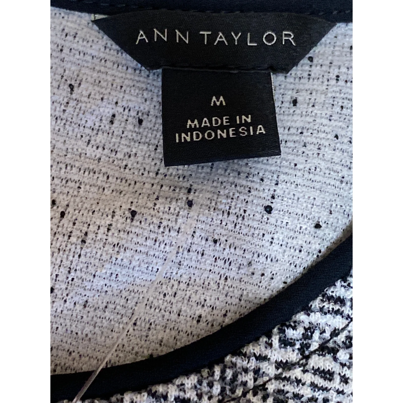 NEW Ann Taylor Black Tweed Sleeveless Back Zip Peplum Blouse Tunic Tank Top Sz M - Image 3