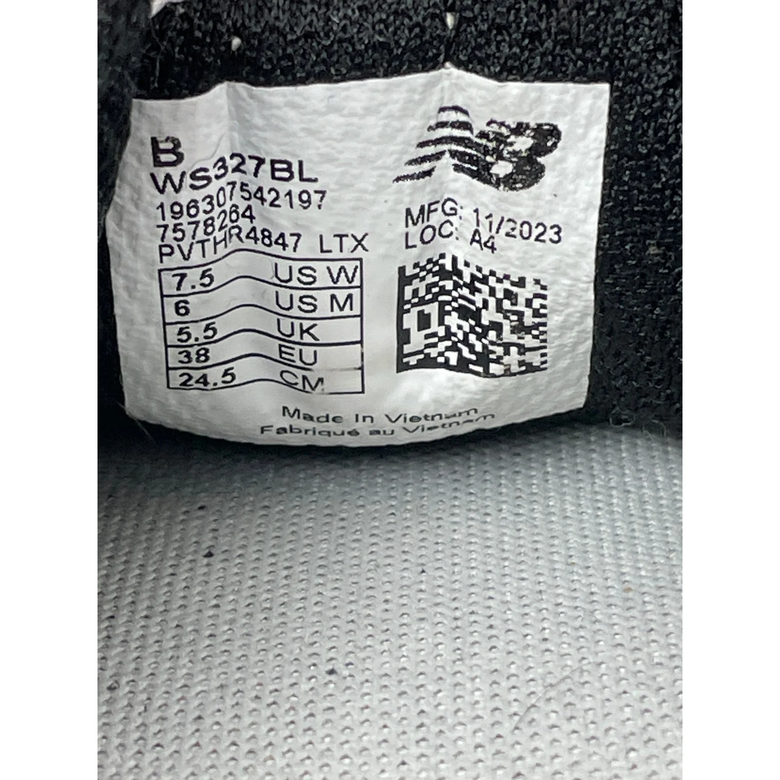 New Balance 327 Unisex Black Suede Lace Up Low Top Athletic Sneakers Shoes 7.5 - Image 6