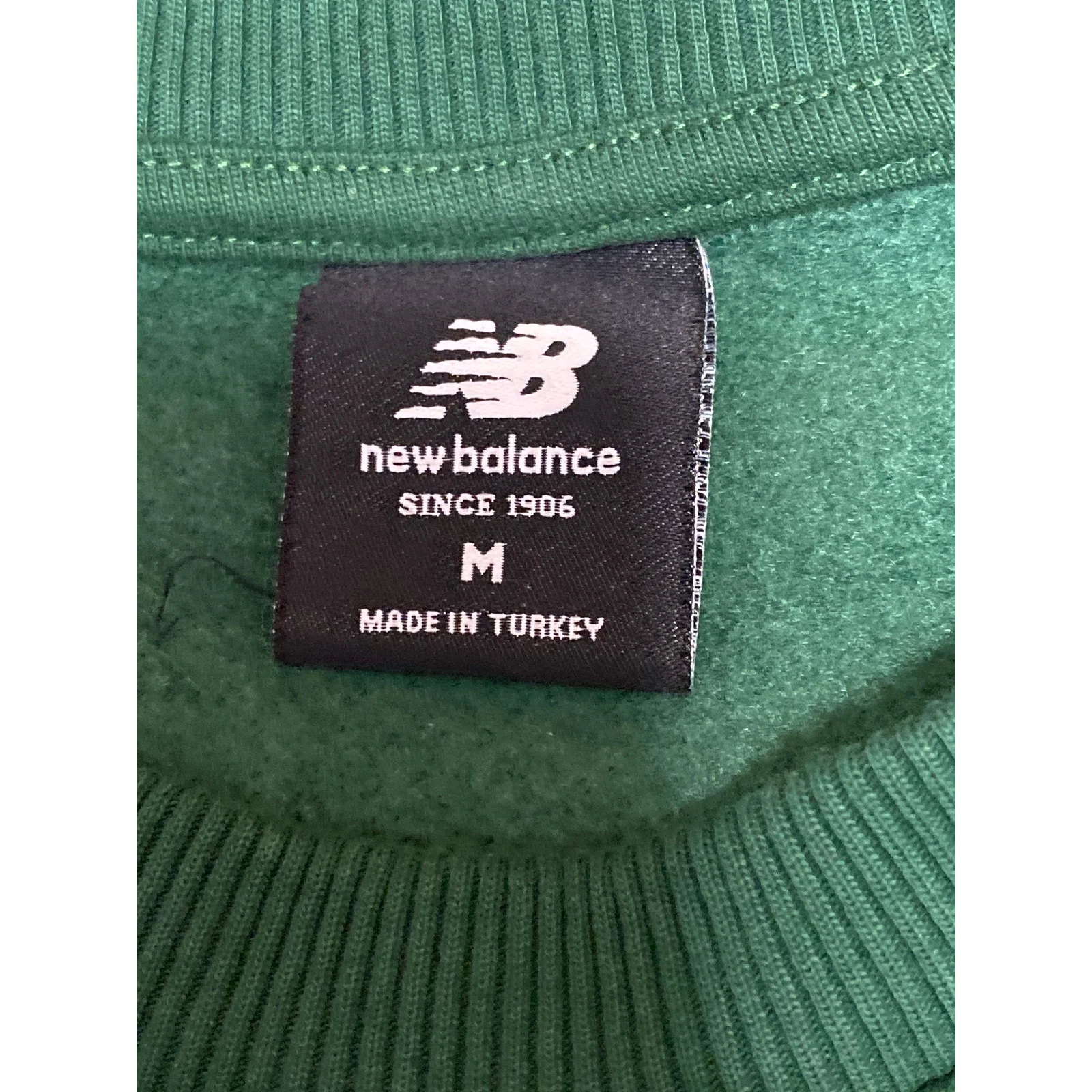 New Balance Women's Green Long Sleeve Crew Neck Sweater Sweatshirt Top Size M - Image 4