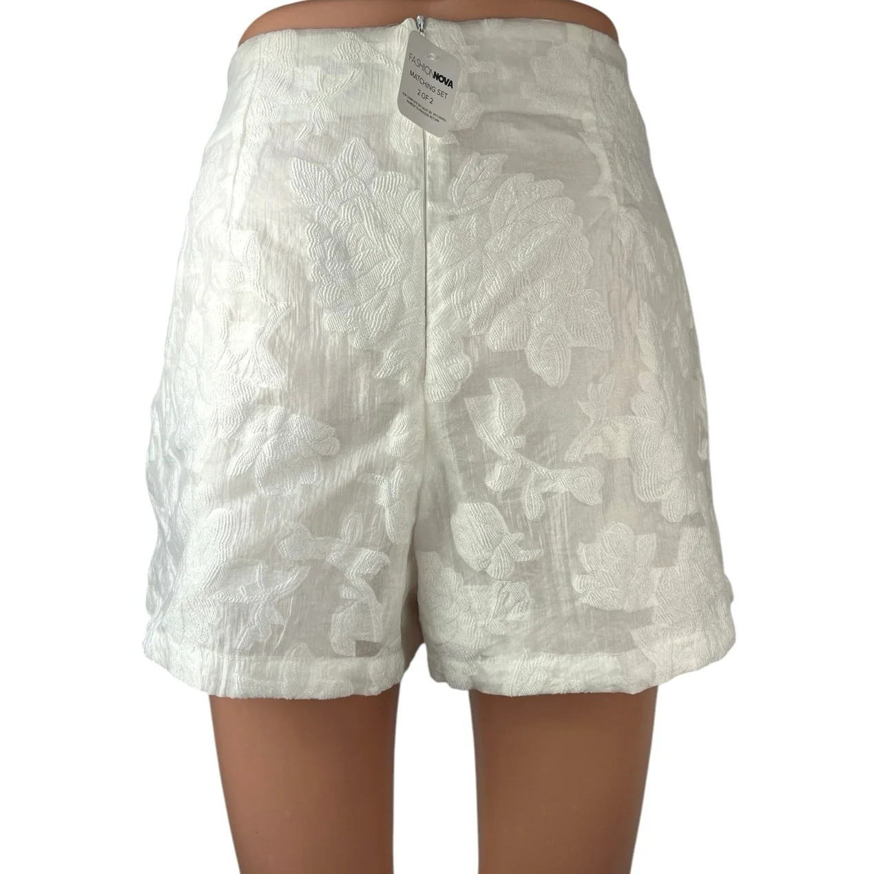 NEW Fashion Nova White Floral Textured Jacquard High Waist Wide Leg Shorts Sz L - Image 3