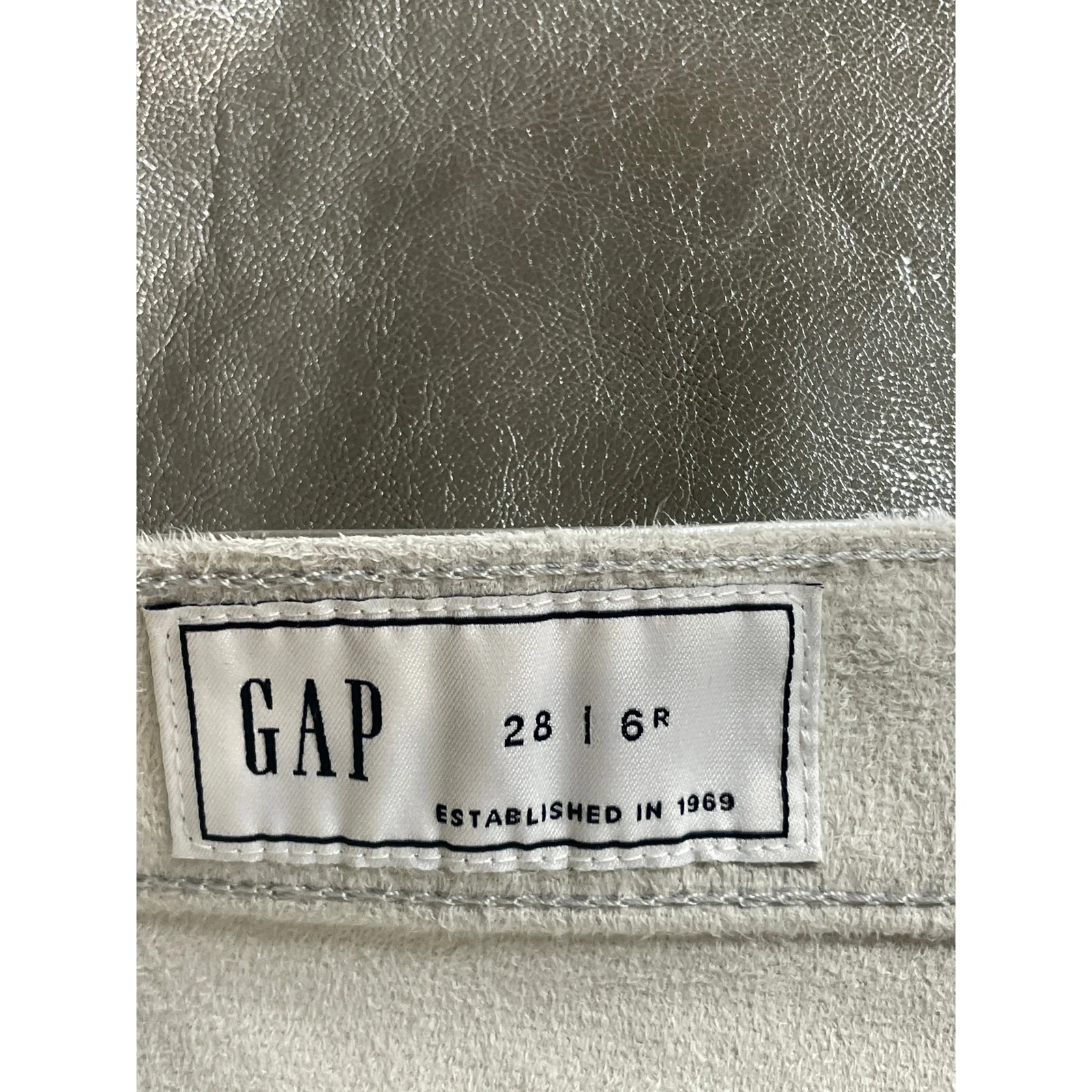 NEW Gap Silver Metallic High Waisted Faux Leather Vegan A Line Mini Skirt Size 6 - Image 6