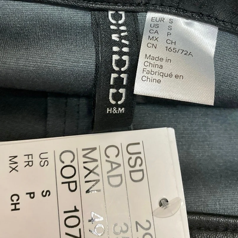 NEW H&M Black Faux Leather Vegan Low Waist Pleated A Line Mini Skirt Size S - Image 3